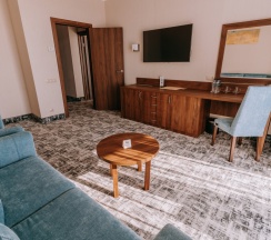 Двухместный люкс с частичным видом на море двуспальная кровать в Grand hotel Anapa