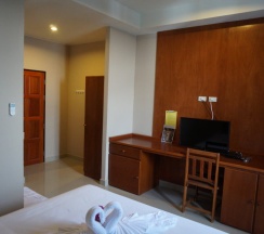 Двухместный номер Superior с балконом и с красивым видом из окна двуспальная кровать в Отель Kata Beachwalk