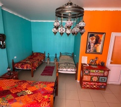 Кровать в 4-местном общем номере Ганди в Дом Радости