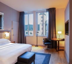 Двухместный номер с видом на Кёльнский собор двуспальная кровать в Hilton Cologne