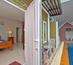 Семейный номер Standard с видом на бассейн в Maikhao Home Garden Bungalow