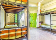 Кровать в общем номере в OYO 928 Leaf Hostel