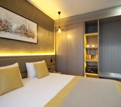 Четырёхместный люкс семейный (пристройка) в Seraglio Hotel & Suites