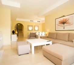 Вилла с 5 комнатами с видом на море в Villas Av Los Altos De Marbella