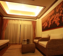 Люкс с балконом в Narakul Resort Hotel