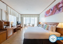 Двухместный номер Deluxe с видом на город двуспальная кровать в Royal Phuket City Hotel