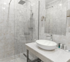 СУПЕРИОР в Grand Yan Hotel