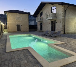 Четырёхместный семейный коттедж с балконом в Розмарин