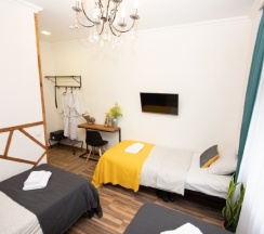 Трехместный улучшенный номер. в AM Hotels