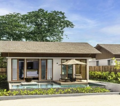Двухместная вилла Luxury Pool Beachfront c 1 комнатой Sea view двуспальная кровать в Pullman Khao Lak Katiliya Villas