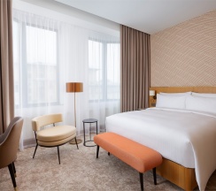 Делюкс c кроватью Queen в DoubleTree Moscow Arbat