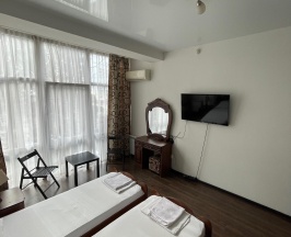 Комната улучшенная с 2 односпальными кроватями в Sochi VIP house