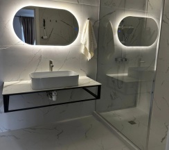 Двухместный люкс с балконом и с красивым видом из окна (двуспальная кровать) в Relict