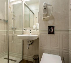 Номер первой категории  "Люкс с балконом" в Mari