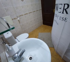 №7 двуспальная кровать с видом на море, бассейн и горы в Elit house
