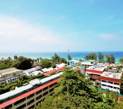 Трёхместный номер Standard с балконом и с красивым видом из окна в Апартаменты OMNIA  Phuket - Waterfront Karon