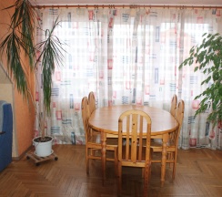Коттедж с балконом и с красивым видом из окна в Гостевой дом