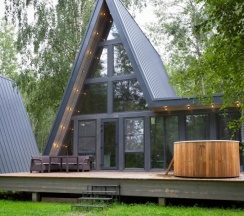 A-Frame № 7 (оснащение дома, стоимость купели и бани см. Подробнее) в Les holidays