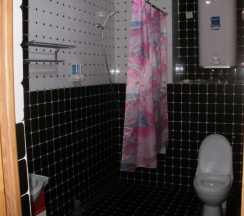 Люкс с балконом и с красивым видом из окна в Исток