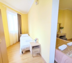 Семейный номер с балконом для 4х гостей (возможно доп. место) в Ника