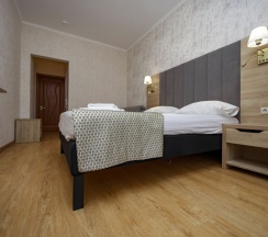 Двухместный номер Comfort с балконом и с видом на парк двуспальная кровать в Прометей 3