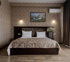 Люкс с балконом и видом на внутренний двор в Karap palace hotel