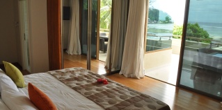 остров Серф: Отель Crown Beach Hotel