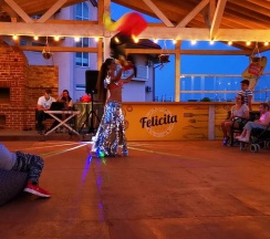 Полулюкс на двоих гостей с террасой и видом на озеро (корпус К) в Оптимист