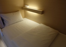 Кровать в общем номере в About A Bed Hostel Chiangmai