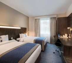 Двухместный номер Standard Smart (2 отдельные кровати) в Holiday Inn Express Dubai Safa Park