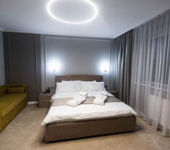 Номер стандарт улучшенный с 1 двуспальной кроватью (с завтраком) в Тарей