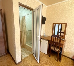 Двухкомнатный семейный четырехместный с балконом (не видовой) и двумя сан узлами (4 этаж) в Атриум