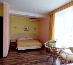 Стандарт четырёхместный с балконом в Синее море