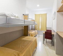 Кровать в общем номере в Albergue Inturjoven Málaga - Hostel