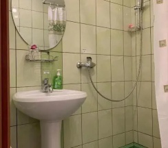Двухместный семейный номер двуспальная кровать в Ленина