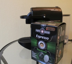Кровать в общем номере с красивым видом из окна (общая ванная комната) в Шестое чувство