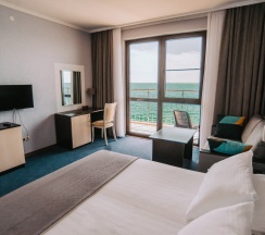 Супериор с балконом и видом на море (одна кровать 160 см, диван 120 см) 3* в Golden hills