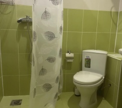 Кровать в общем номере в Апрель