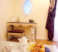 Номер Standard двуспальная кровать в Hôtel Suites Unic Renoir Saint Germain