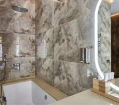 дизайнерский люкс с ванной в Tuchkov hotel