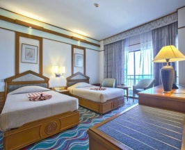 Номер Superior с балконом и с видом на море в Asia Cha Am Hotel