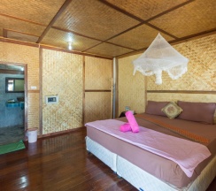 Бунгало Standard с вентилятором (без горячей воды) рядом с пляжем в Bottle Beach 1 Resort