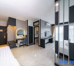 Двухместный полулюкс с видом на бассейн двуспальная кровать в Lhc Hotel And Resort