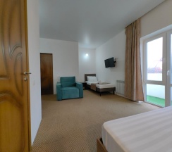 Стандартный четырехместный номер в Белое солнце