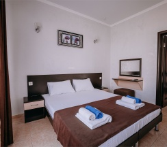 Люкс с 2 спальнями (первая комната проходная) в Космос