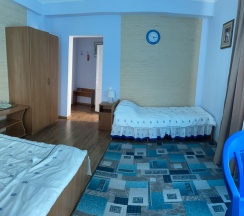 Четырехместный номер с 1 двуспальной или 2 односпальными кроватями в Сан-Мари