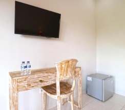 Двухместный номер Deluxe с видом на сад двуспальная кровать в Avisara Villa & Guest House