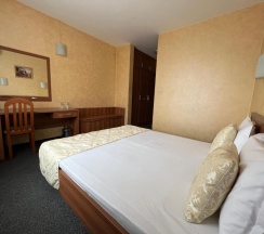Трёхместный номер Standard в Hotel 007