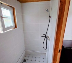 Синий Tinyhouse. Комфорт 2 человека, но вместит до 4-х гостей. в Шведские дачи