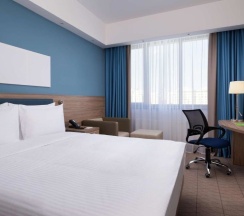 Двухместный номер двуспальная кровать в Hampton by Hilton Astana Triumphal Arch